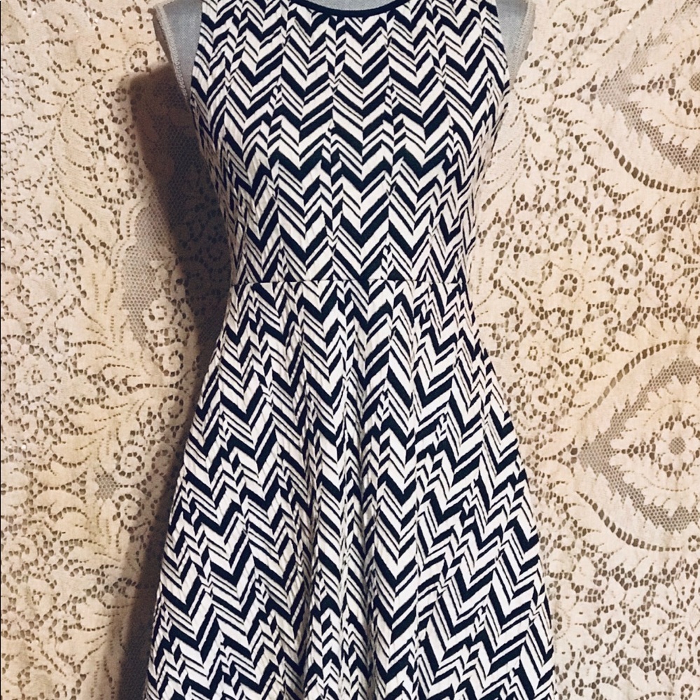 Ginger G dress. Black/cream. Faux leather trim.